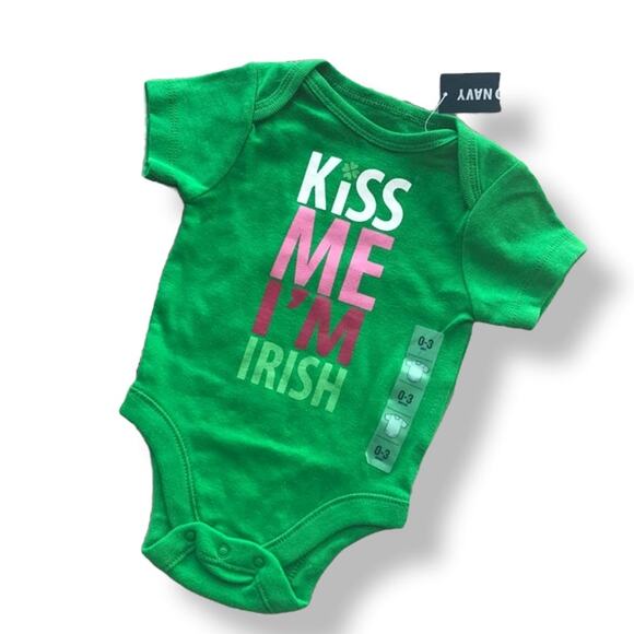 Old Navy Unisex Bodysuit Size 0-3 Months Kiss Me I'm Irish St. Patrick's Day NEW - Picture 4 of 7